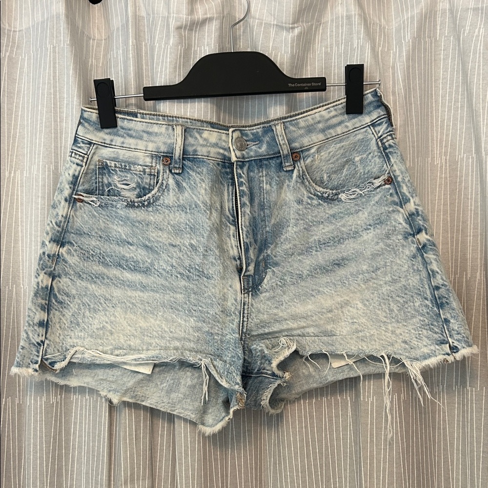 American Eagle Outfitters Light Blue Distressed Denim Shorts Mom Short Size 6